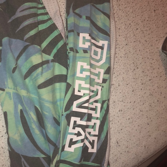 Yoga pants, been worn a couple times only - Picture 1 of 5